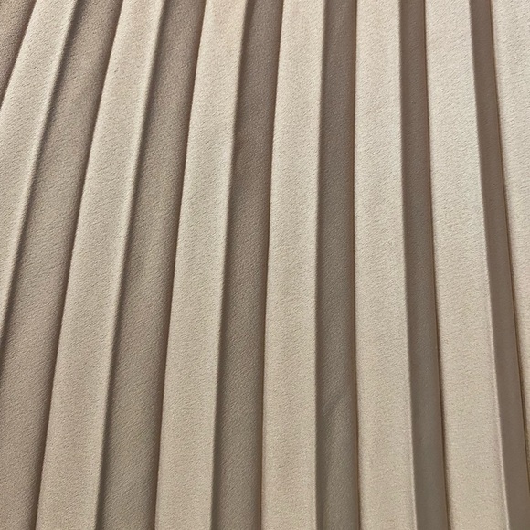 H&M light pink pleated midi skirt - Picture 4 of 4